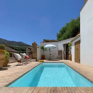 idyllic-spanish-village-home-stunning-views-private-pool.es-andalucia.com/